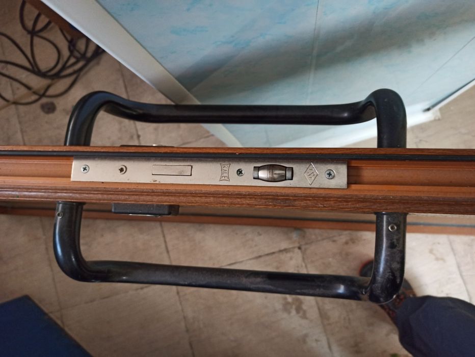 Врати със стъкло алуминиеви без каса