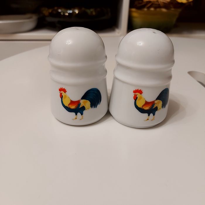 2 сета за кафе плюс 3 съда за съхранение плюс солница и пиперница