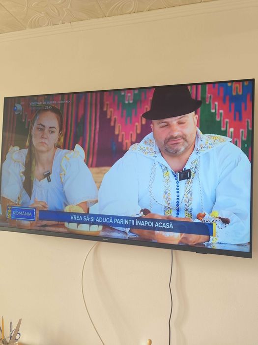 TV smart Philips foarte mare 139 cm