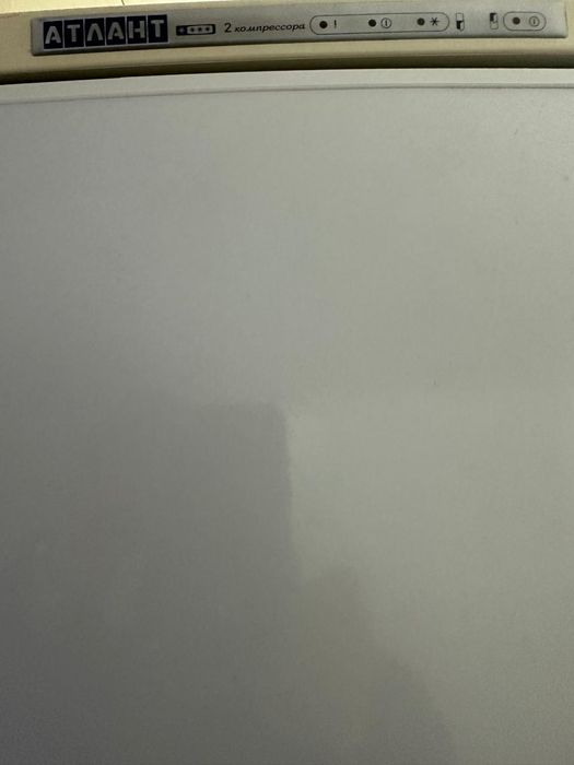 Продам Холодильник Атлант