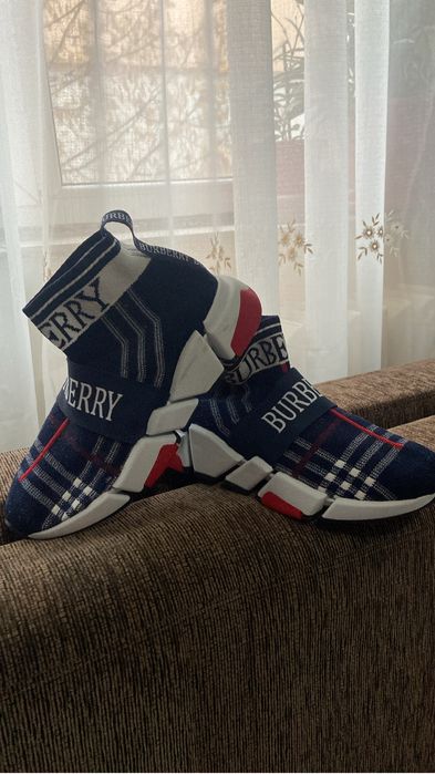 Adidasi dama Burberry marime 39 luati din Anglia