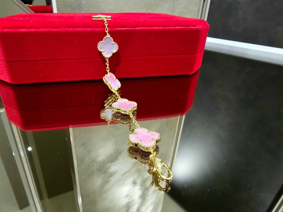 Van Cleef & Arpels VCA Gold Pink Opal 5 Motifs Alhambra Дамска Гривна