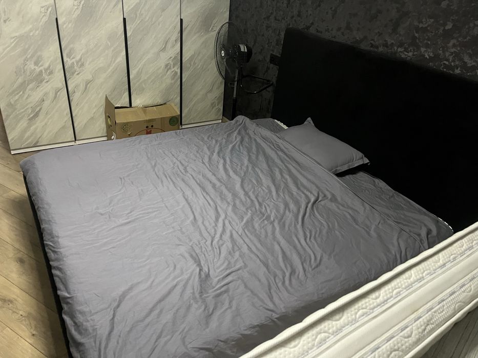 Кровать двуспальная (размер King size)