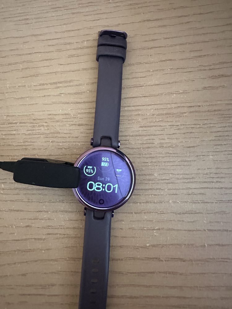 Смарт часовник Garmin Lily