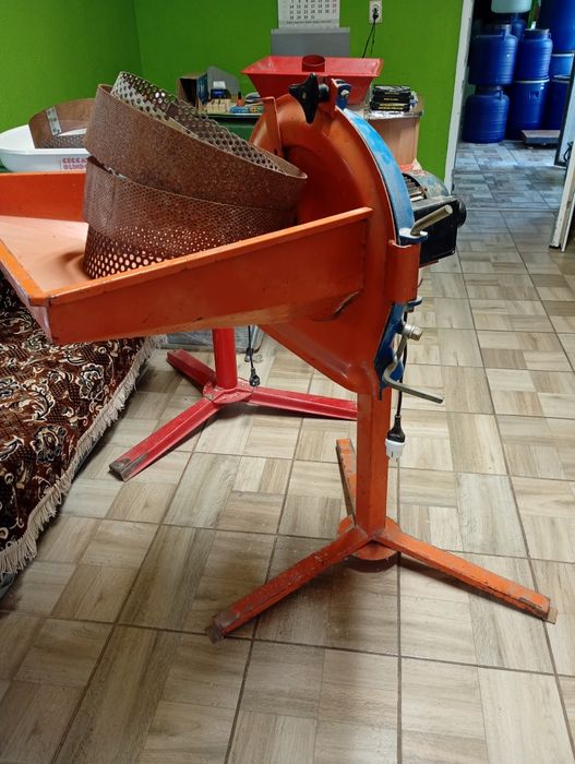 Moara cu cuțite electrica