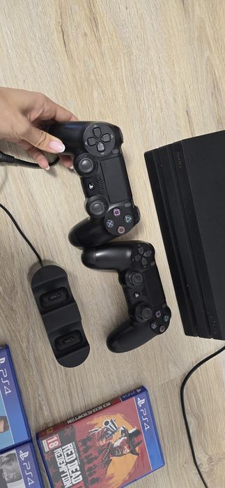 Ps 4 pro de 1 Tb , 2 controllere