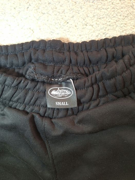 Екип на Coreteiz нов черен