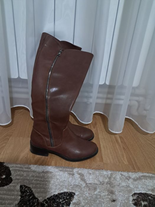 Vând cizme purtate o singură dată