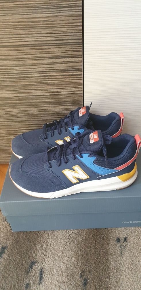 Adidasi New Balance NOI