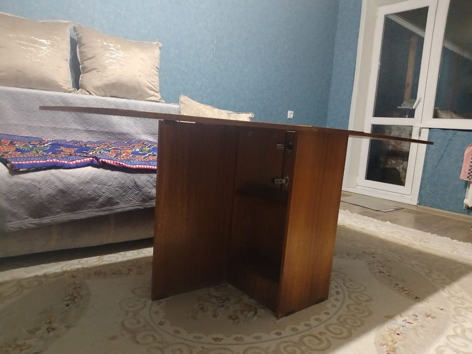 Продаются стол..