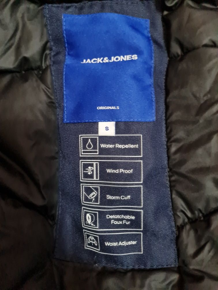 Vând Jacketa Parka Jack & Jones de la Hervis pentru băieți