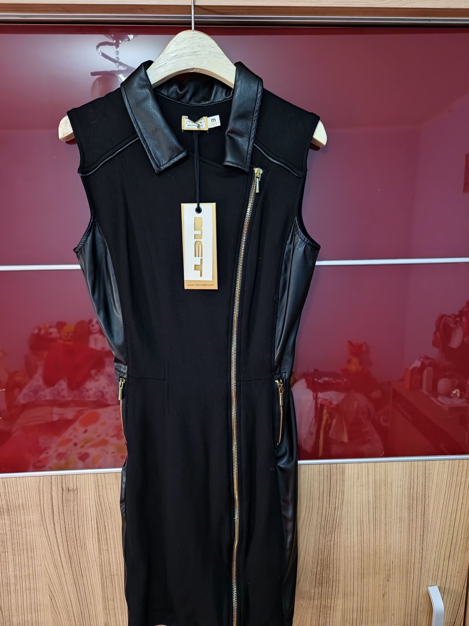 Rochie din catifea și piele ecologică,cu etichetă, mărimea M.