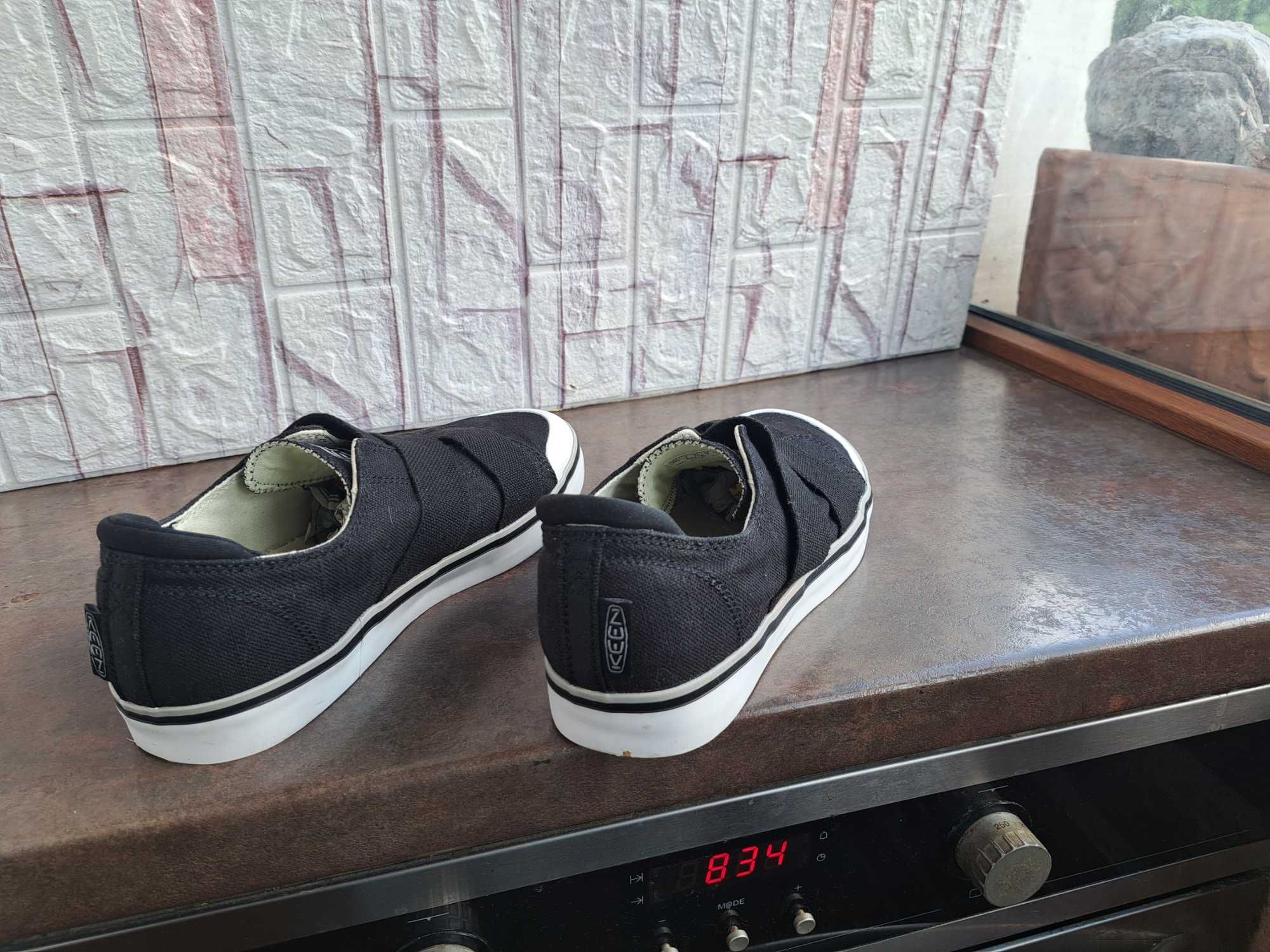 дамски маратонки,спортни обувки,кецове,гуменки,сникърси,Keen,39,5
