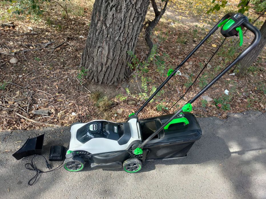 Газонокосилка электрическая