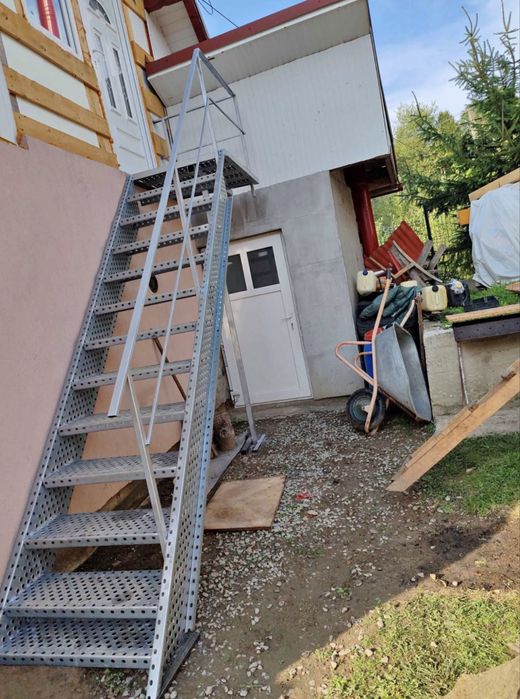 Scări metalice zincate