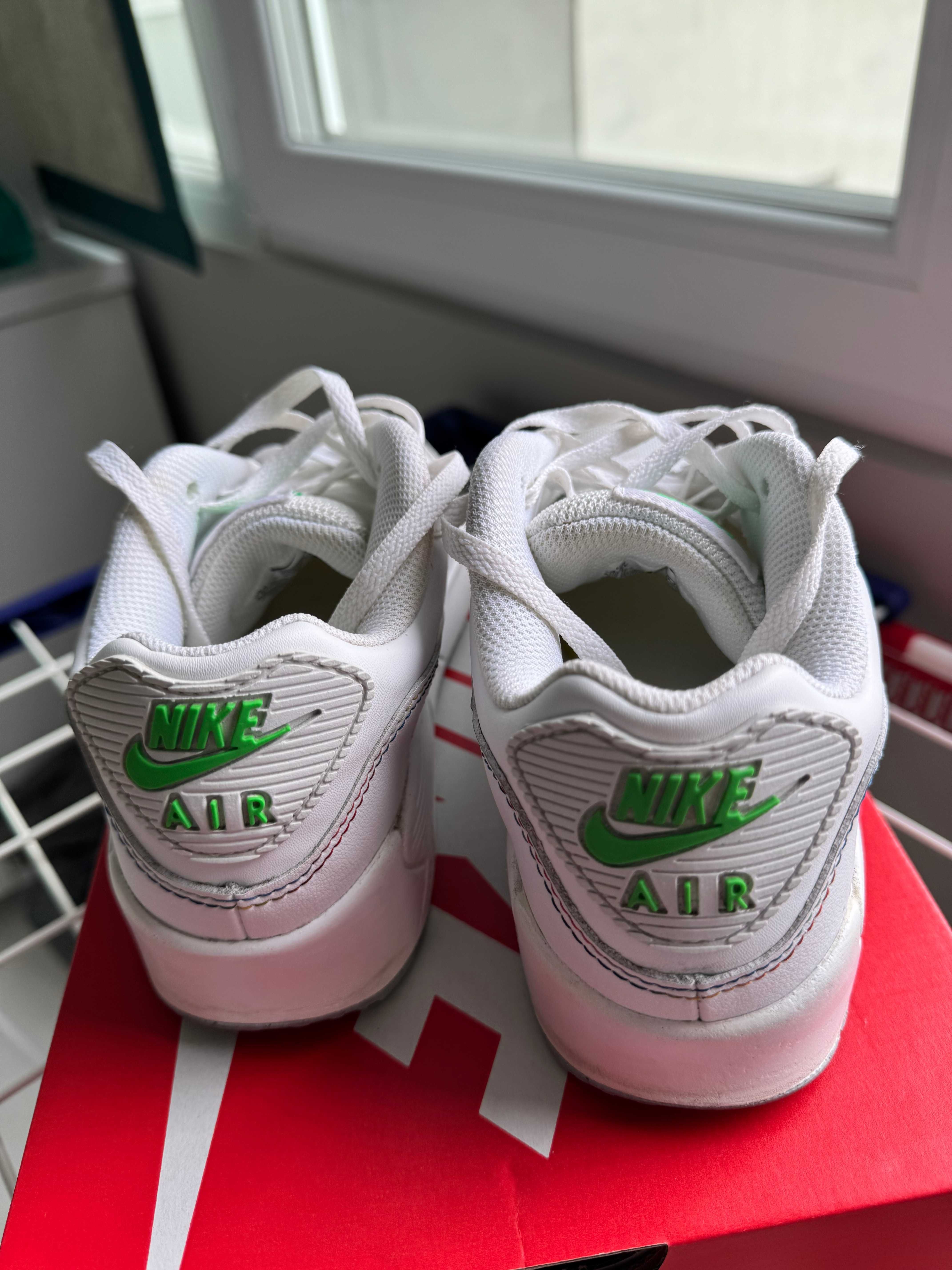 Nike Air Max dama, numarul 36.5, purtati de cateva ori