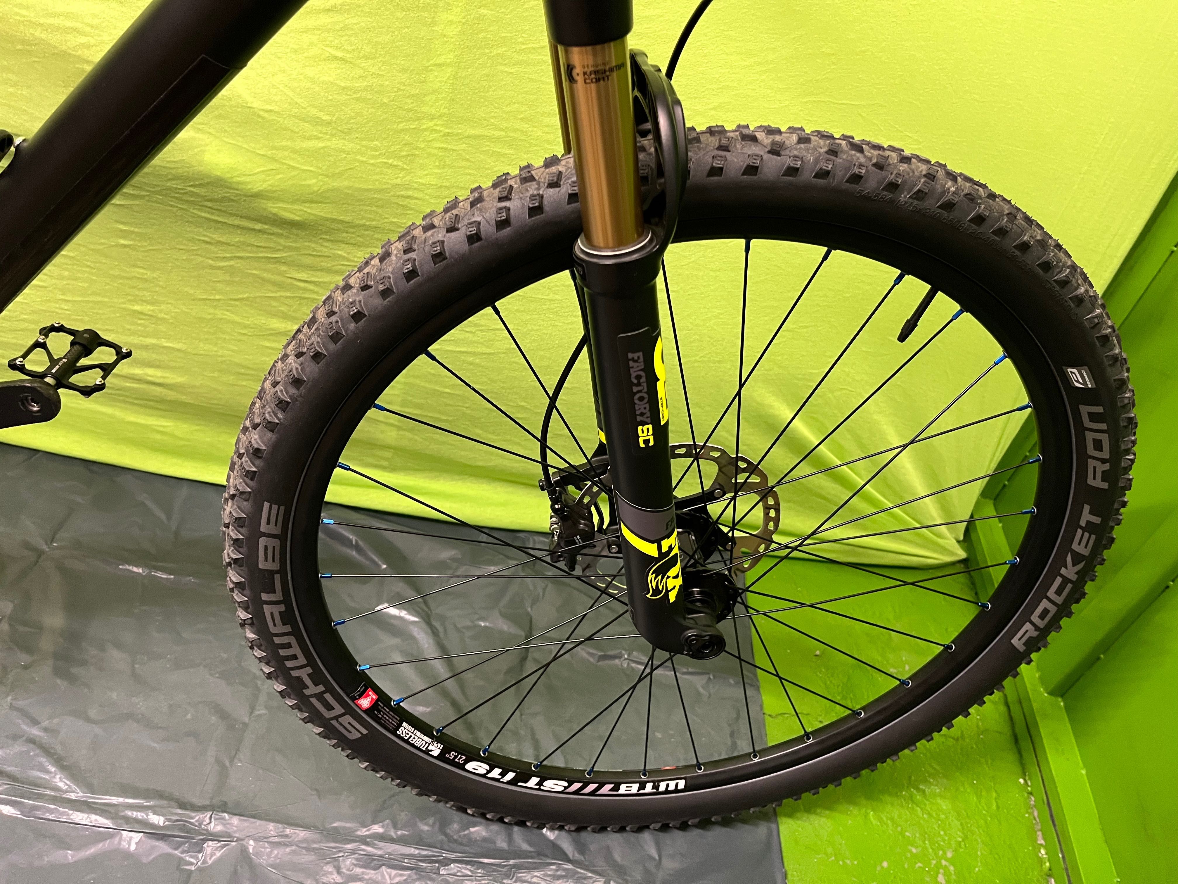 Ултра лек карбонов MTB велосипед 8.5кг, Fox 32, DEORE XT монтаж