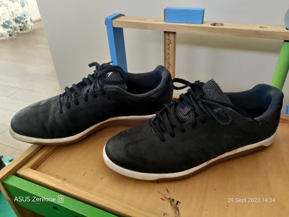 Обувки/маратонки 42 р-р Adidas Universal Tr Leather