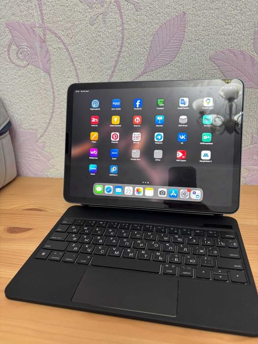 iPad Air 2024 11 дюймов M2 + wireless клавиатура