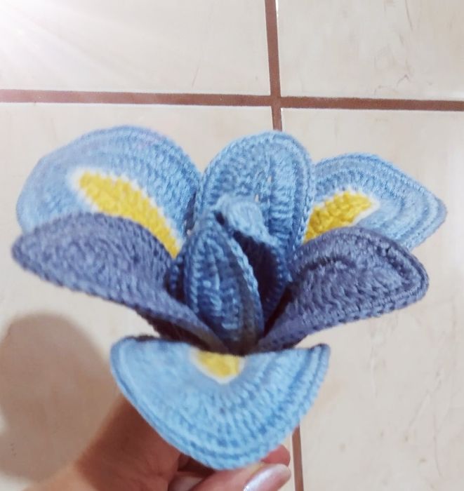 Mărțișoare și flori crosetate