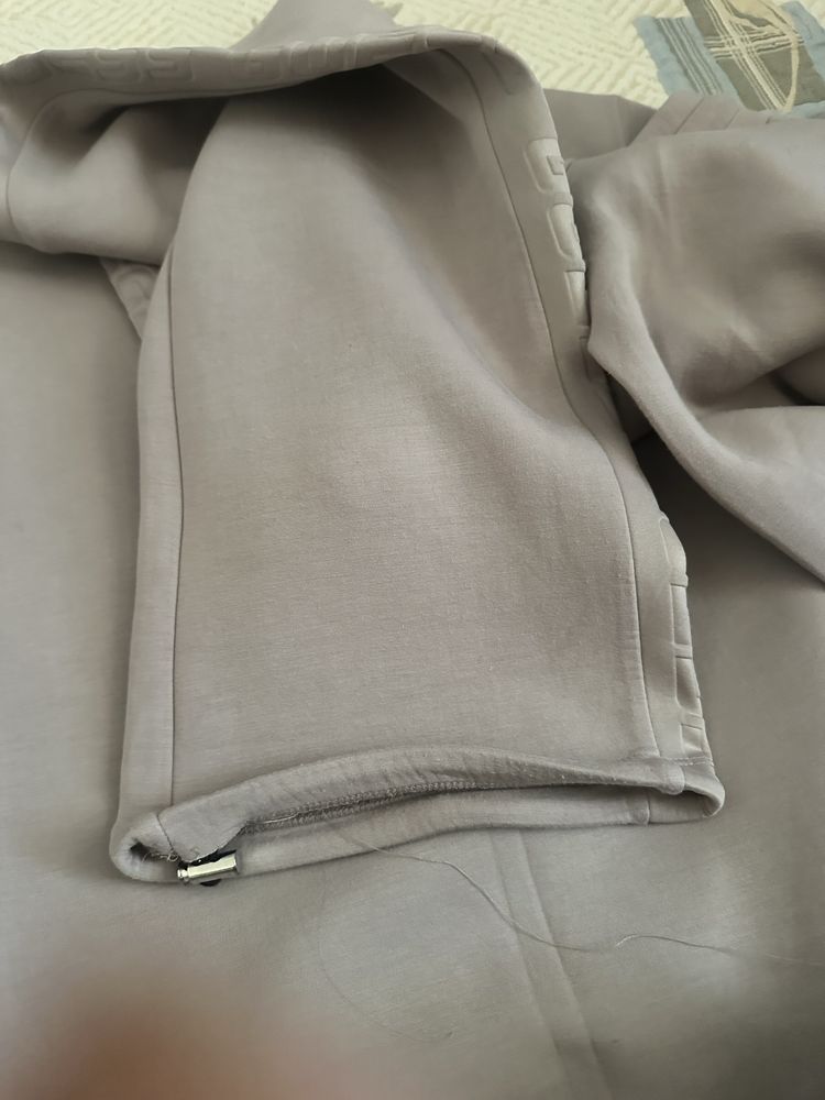 Екип на марката guess