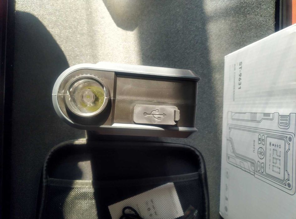 Стартерна батерия бустер за кола power bank 4в1 с к-р 150PSI 20000 mA