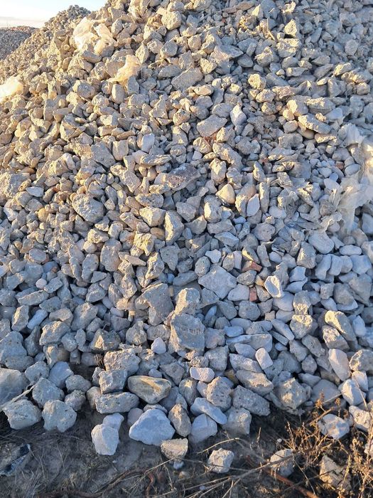 Vindem  si  livram beton concasat, piatra concasata