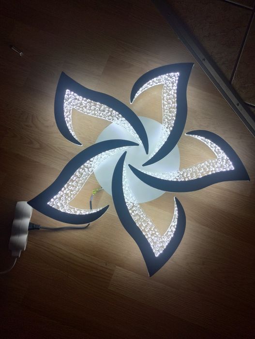 Vând lustra moderna led