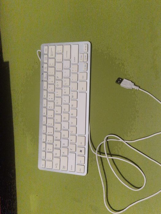 Tastatura mini cu fir