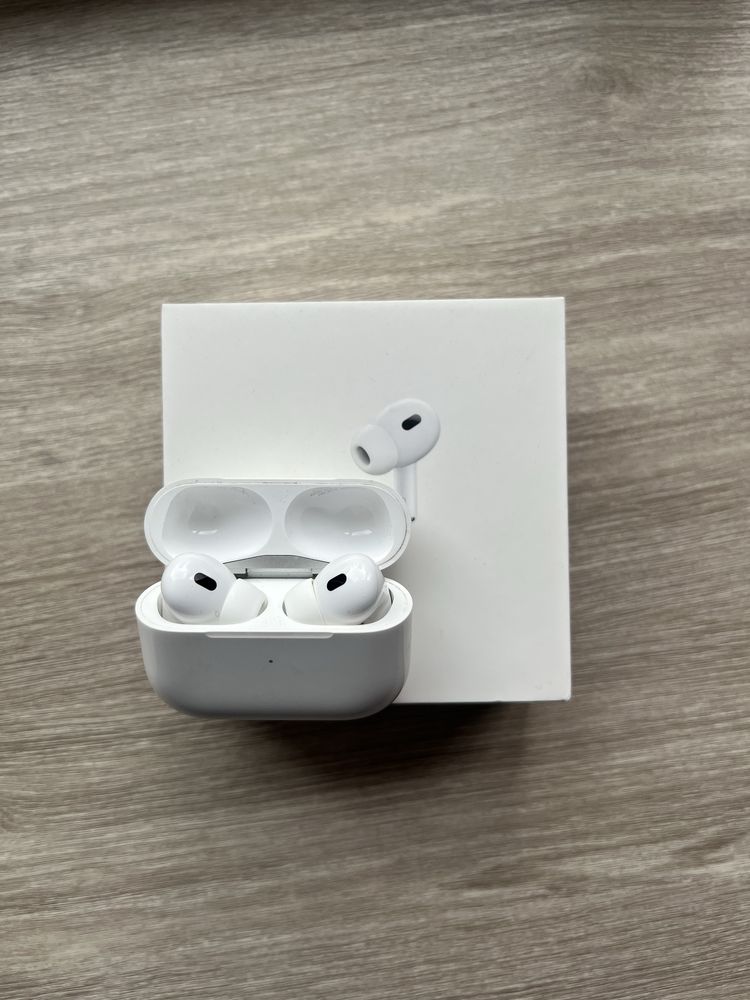 Air pods pro 2 почти новые
