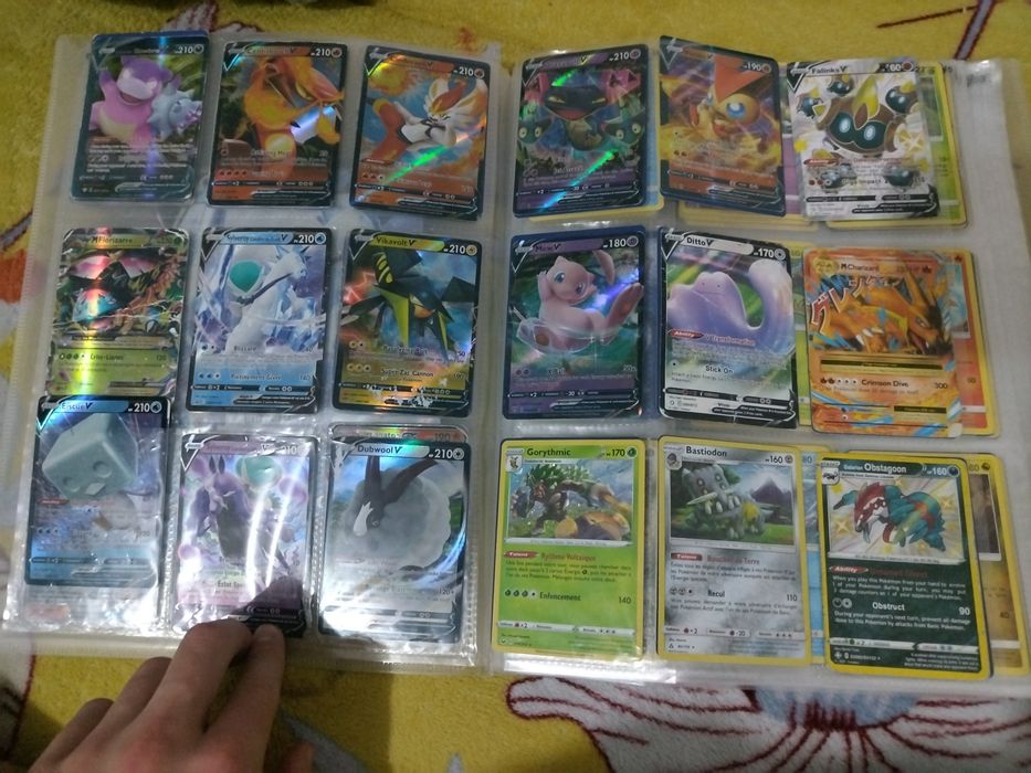 Vand cărți pokemon