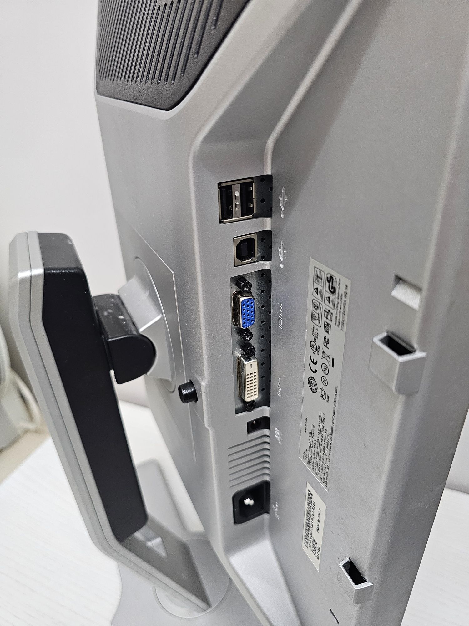 Монитор Dell 1908FP 19" ultrasharp
