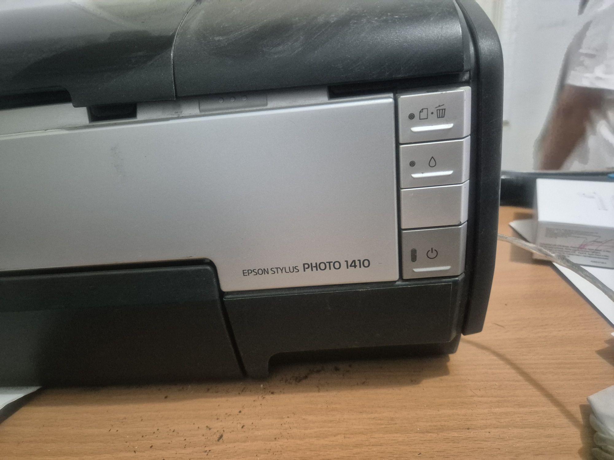Продается цветной принтер epson 1410 бу