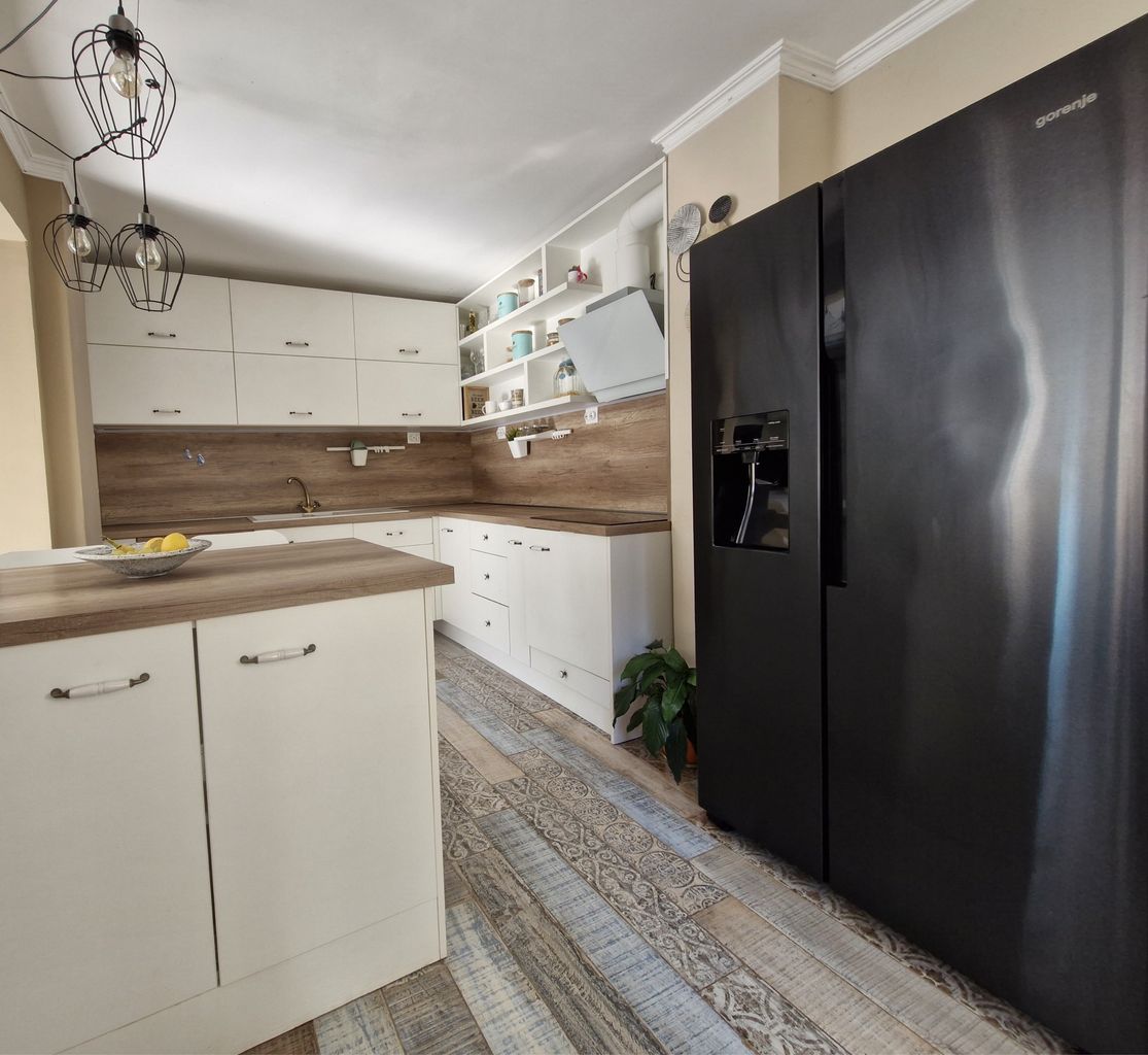 Продава се Тристаен апартамент в Бургас, Лазур - 112 кв.м за 2259 €/кв.м - Снимка #4
