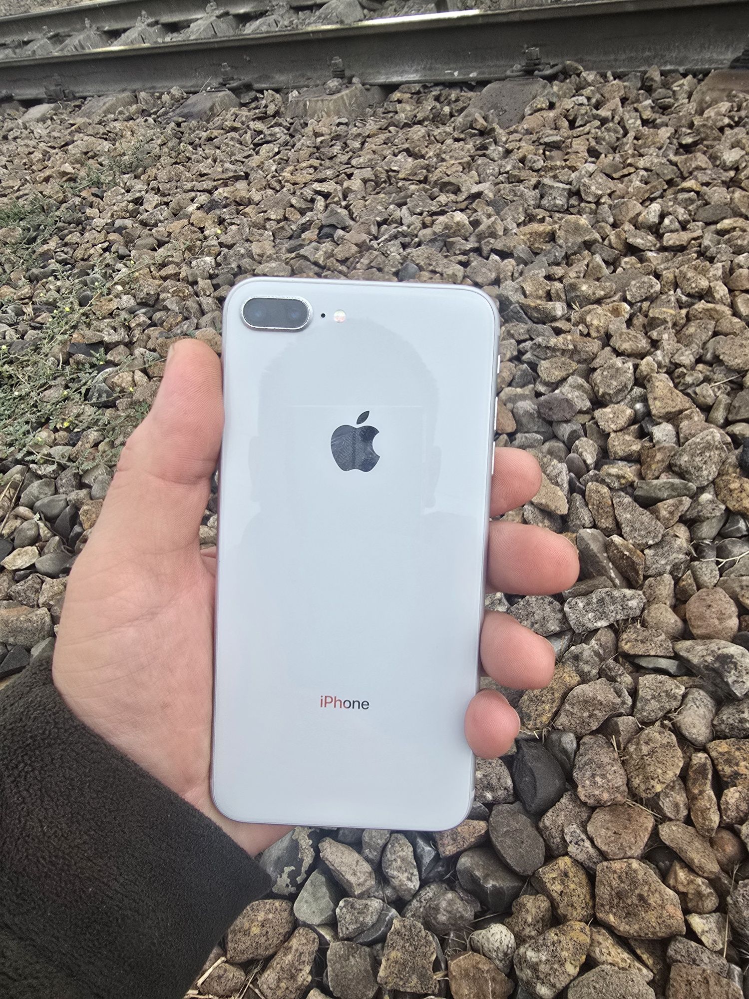 I phone 8 plus 64gb  internet