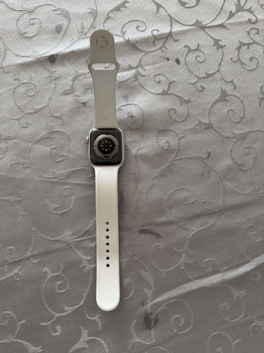 Apple whatch 8 45mm 100% battery