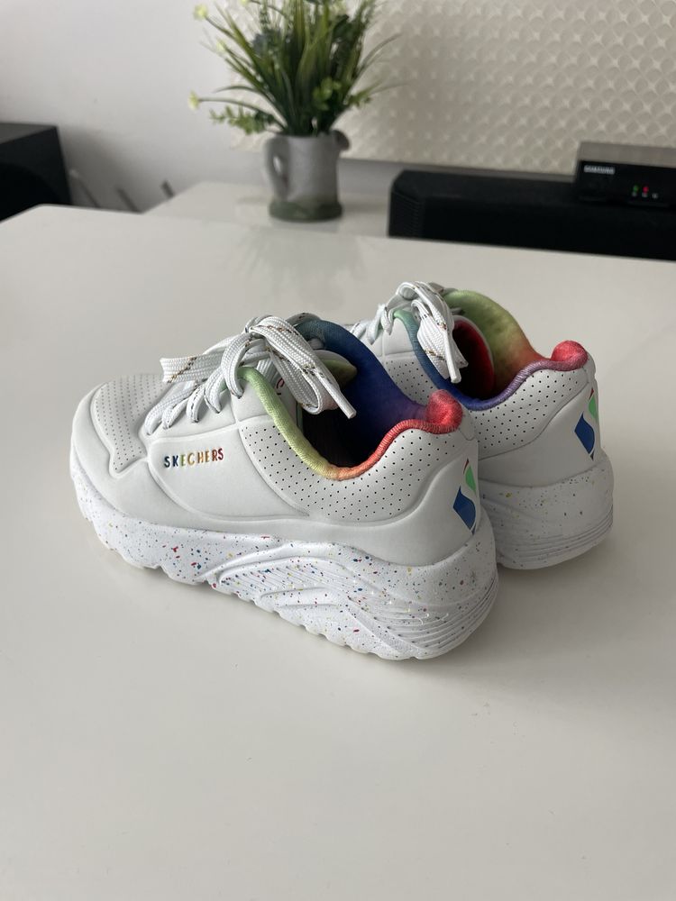 Adidasi Skechers nr 27