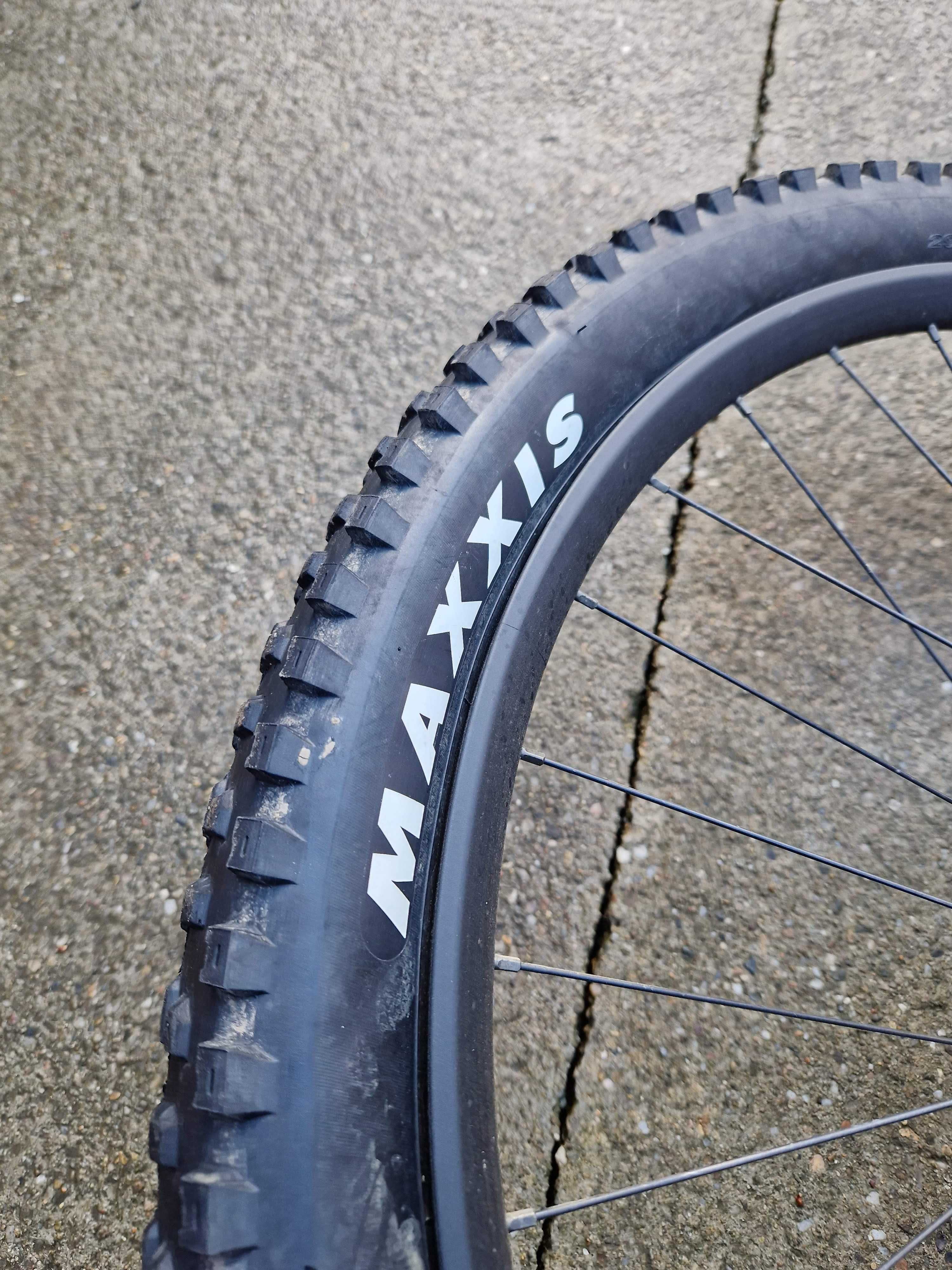 Cauciuc 29" Maxxis Dissector si Rekon plus camera