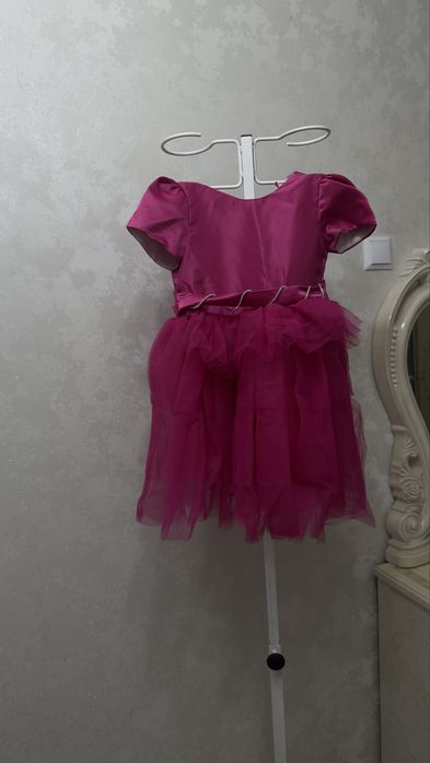 Продам платье малинового цвета в отличном состоянии