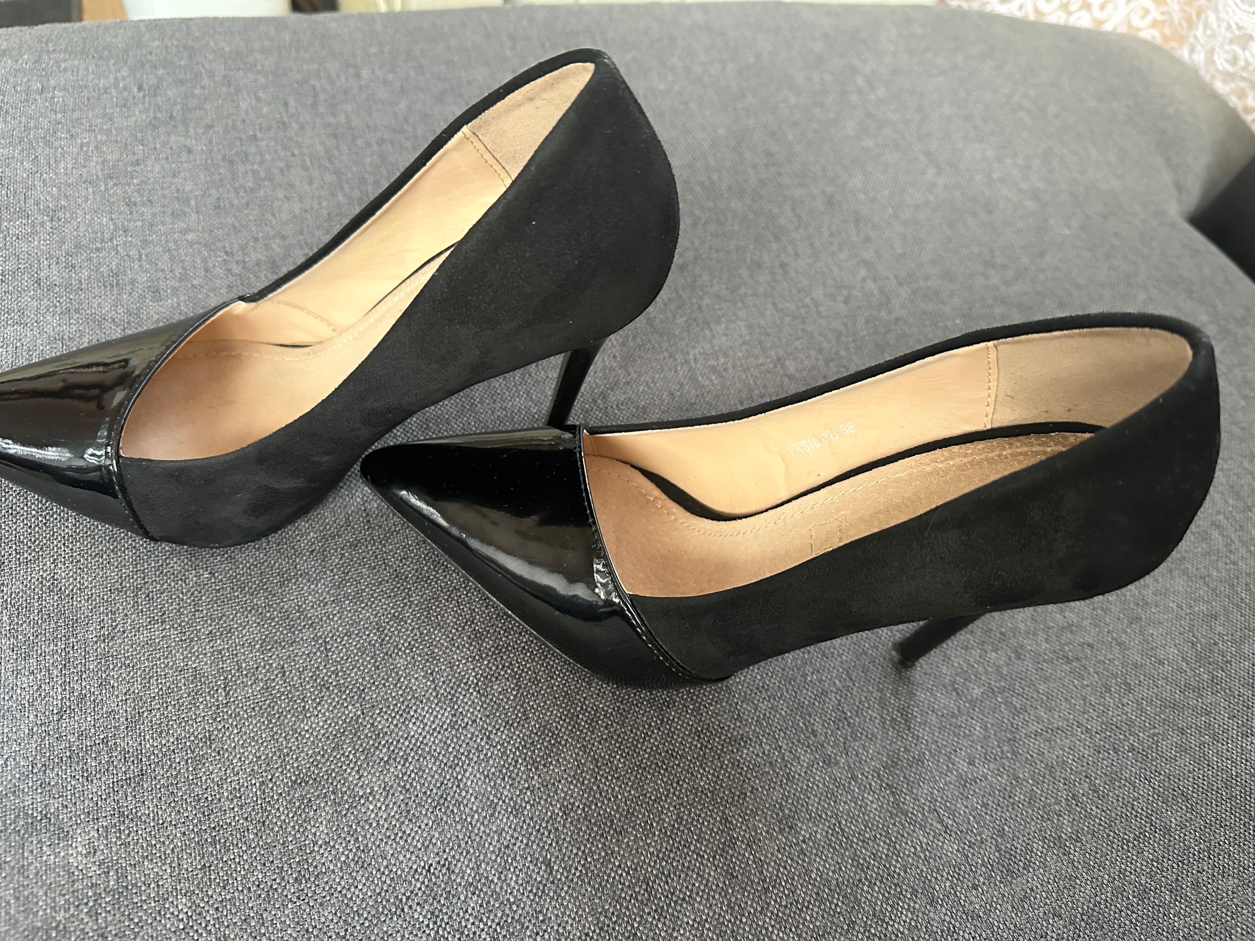 Черни велурени обувки