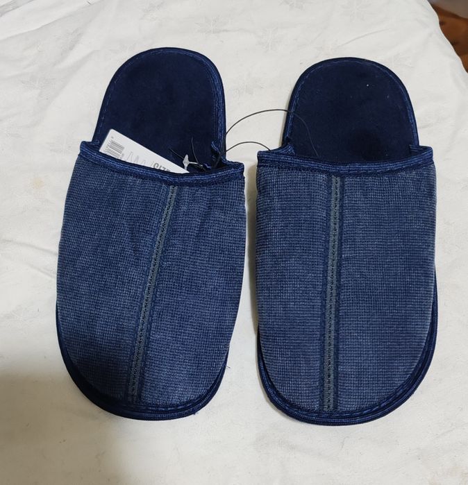 Papuci de casa noi cu eticheta