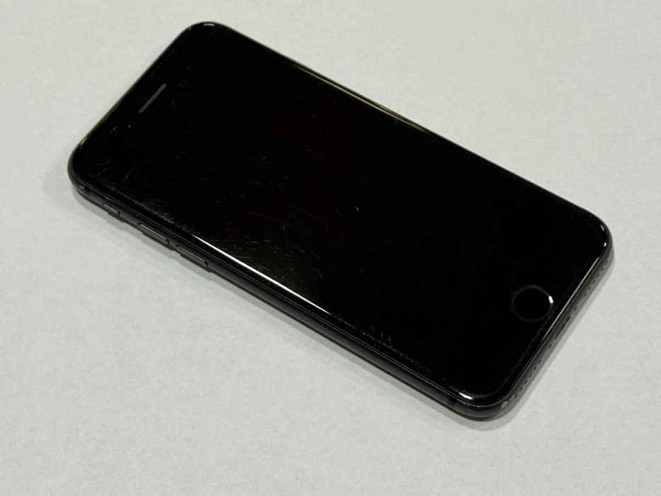 Apple iPhone 8 64GB 75%bh / пукнат гръб