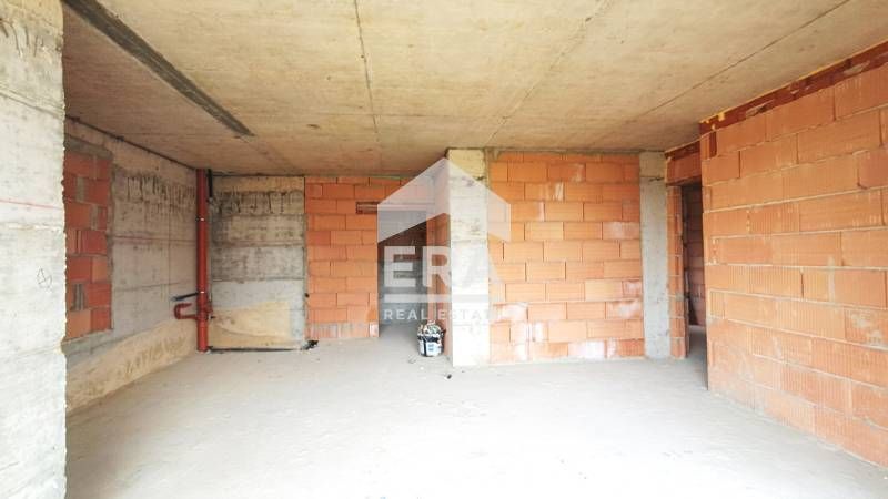 Продава се Тристаен апартамент в Варна, Възраждане 4 - 93 кв.м за 1398 €/кв.м - Снимка #1