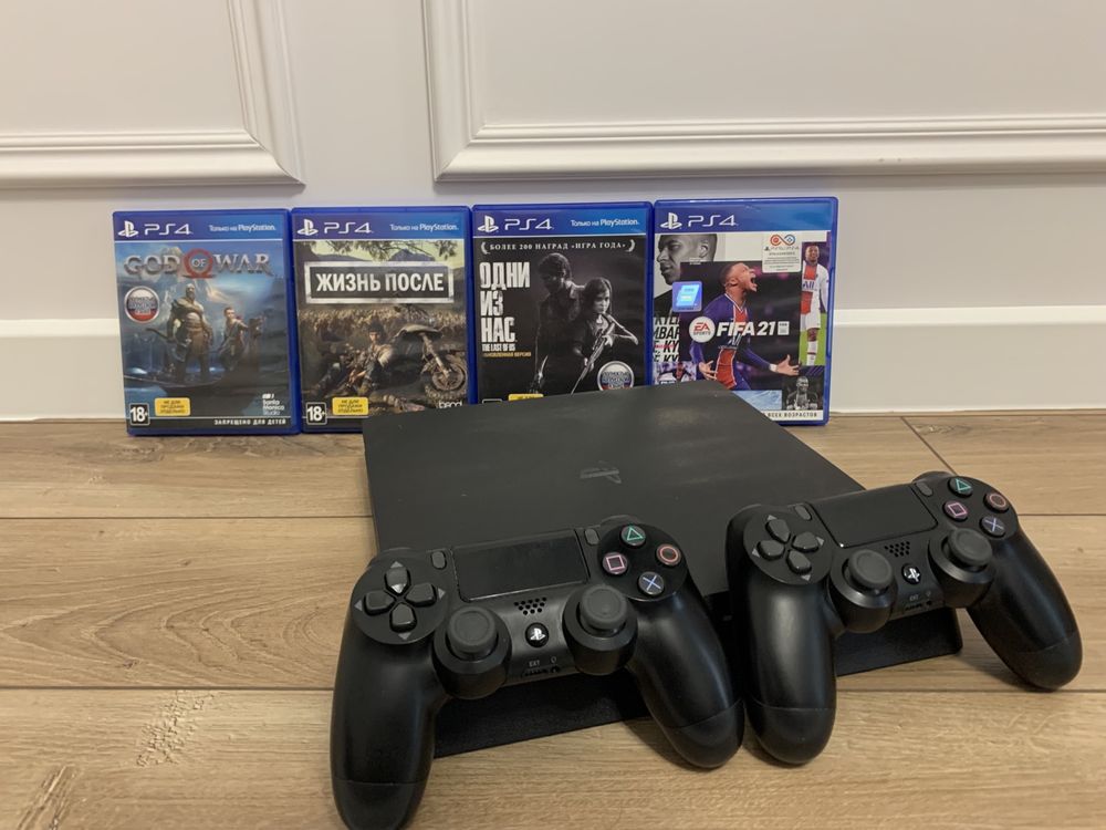 PlayStation 4 Slim 1 TB +4 игры