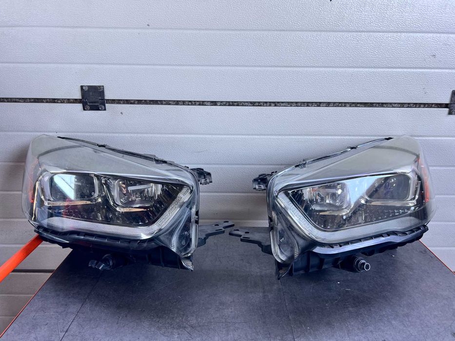 Far stanga/dreapta Ford Kuga 2 2017-2020