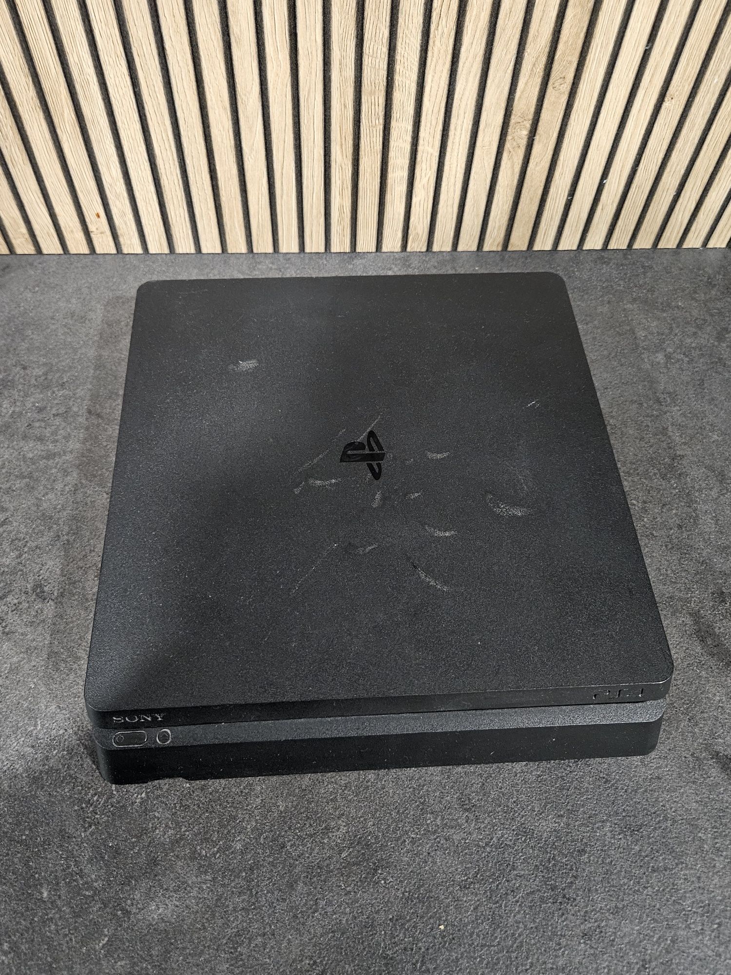 Playstation 4 slim