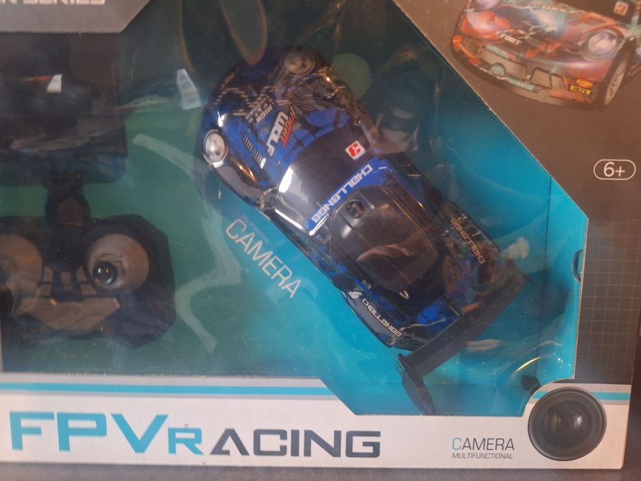 Радиоуправляема кола с камера Wi-Fi връзка и USB кабел