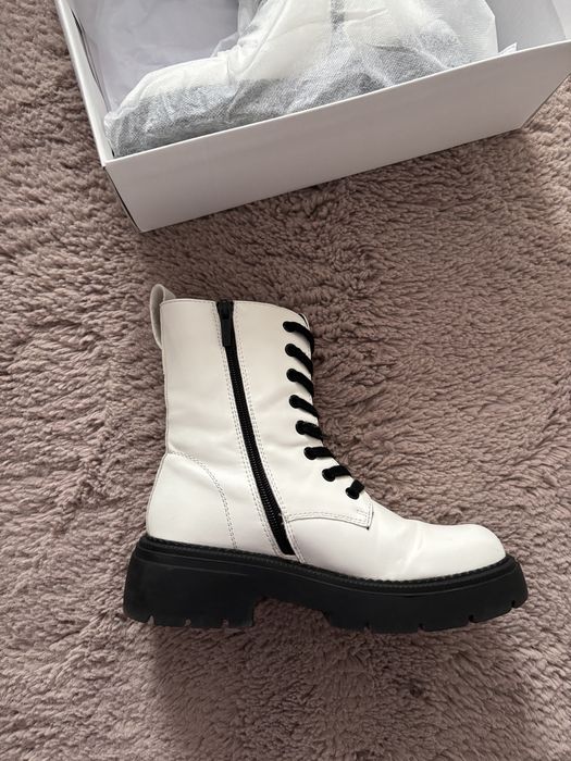 Ghete marimea 36 noi.