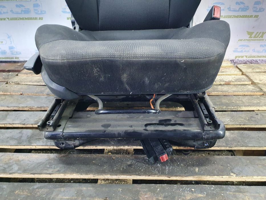 Scaun dreapta fata  F13130024 33-080-3354 N13127267 Opel Astra H  [di