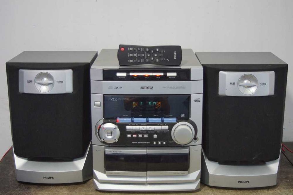 Mini Hi-Fi System Philips FW-C220 functioneazá radioul si AUX